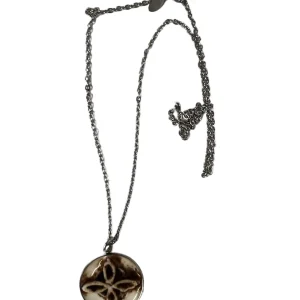 COLGANTE NUDO DE BRUJA, RESINA Y ACERO CON CADENA. WICCA.